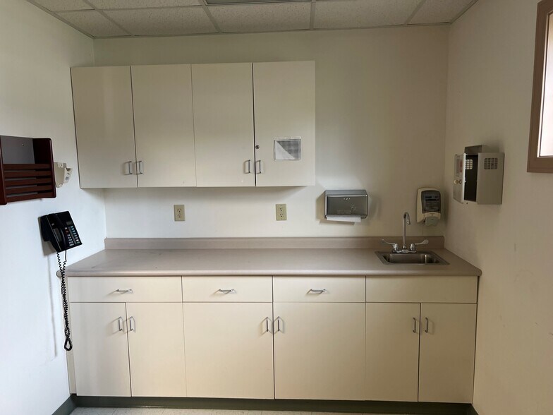 More Photos Of 123 Broadway St, Colchester Medical For Lease