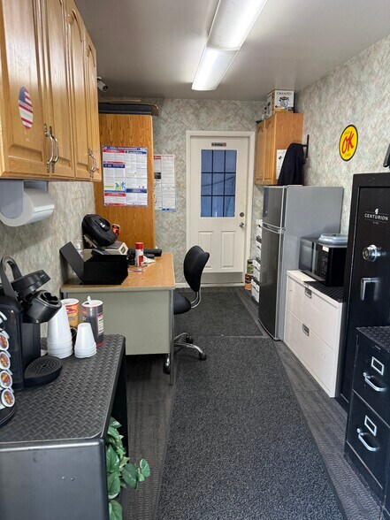 More Photos Of 1153 Baldwin Ave, Pontiac Auto Dealership For Sale