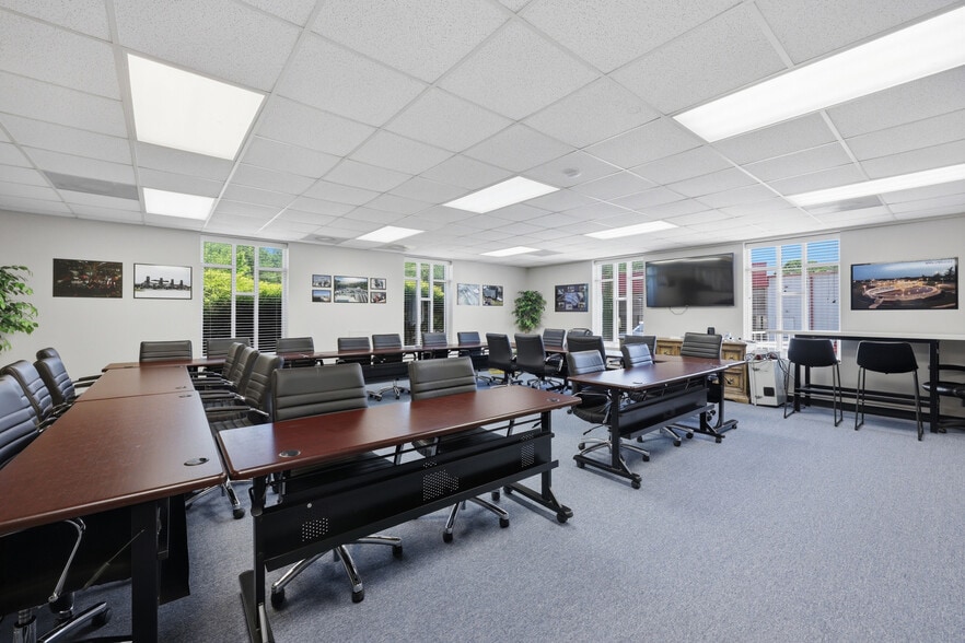 More Photos Of 1105 8th Court St SE, Hickory Office For Sale