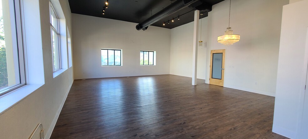 More Photos Of 120 Commercial St NE, Salem Storefront Retail Office For Lease