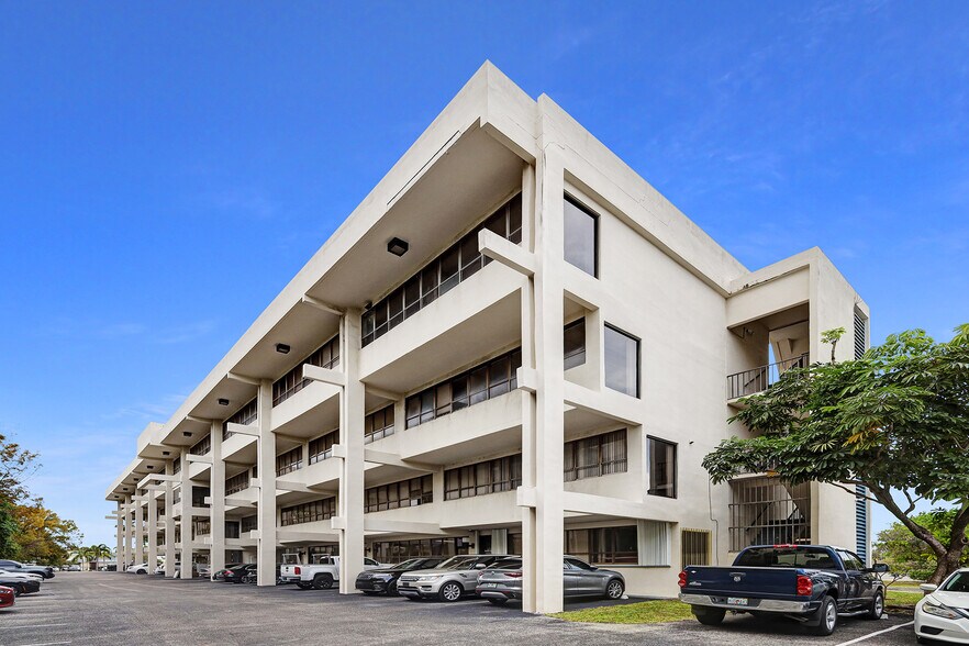 More Photos Of 639 E Ocean Ave, Boynton Beach Office For Lease