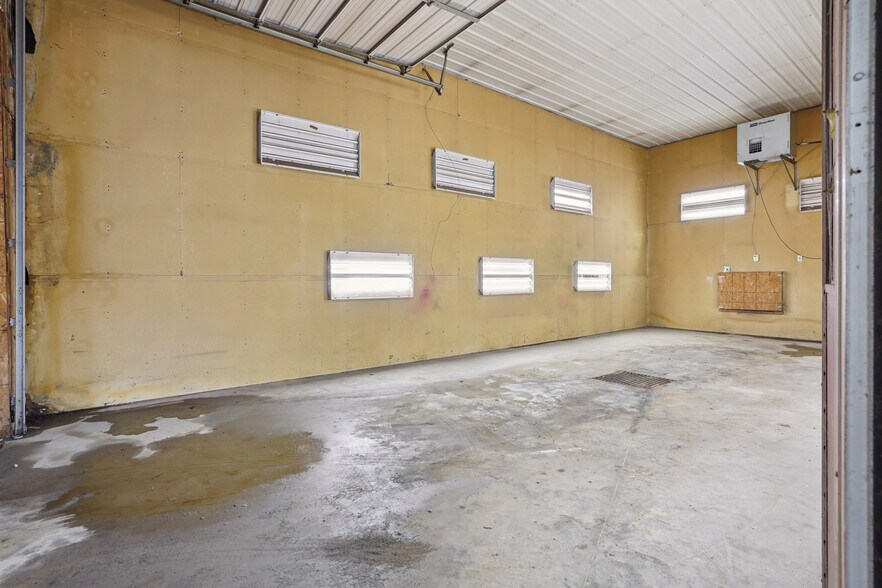 More Photos Of 206 Grant st, Zearing Industrial For Sale