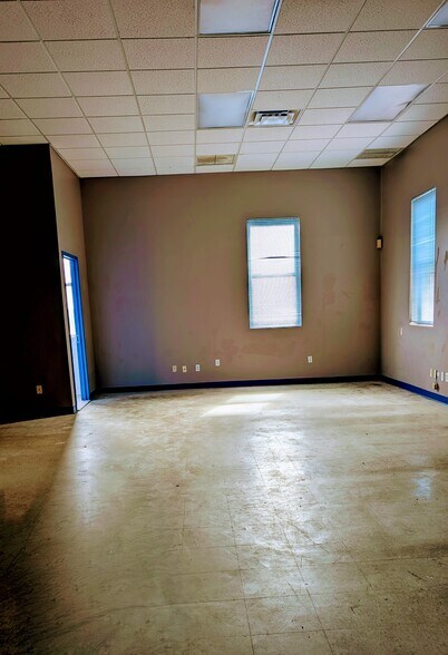 More Photos Of 110 Mcclean Ave, Staten Island Office For Lease