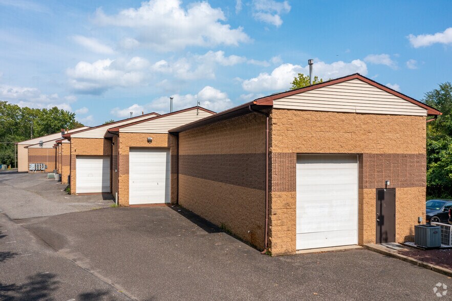 More Photos Of 600 Deer Rd, Cherry Hill Light Distribution For Sale