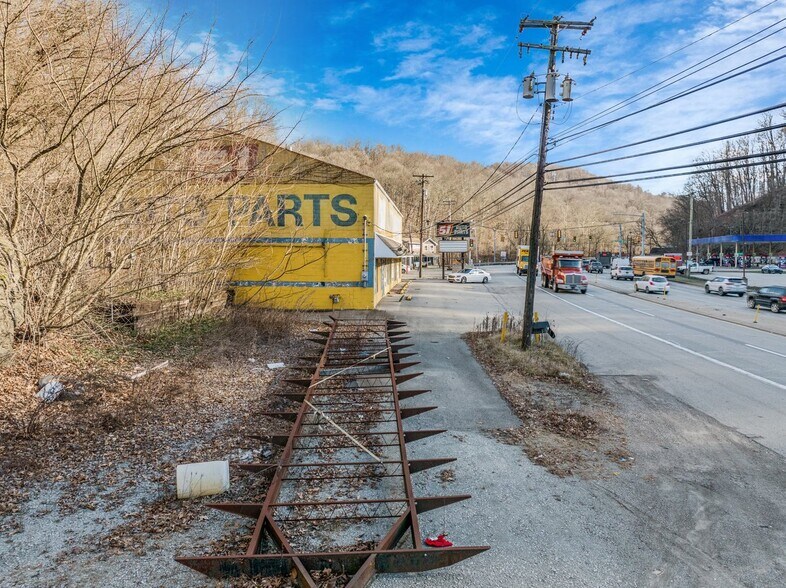 More Photos Of 953 Hayden Blvd, Elizabeth Freestanding For Sale