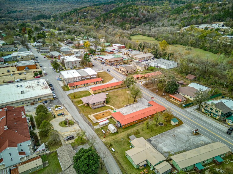 More Photos Of 208 Court St, Jasper Hotel For Sale