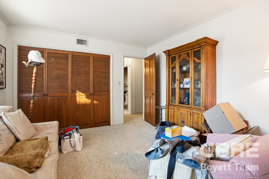 More Photos Of 6504 Woodley Ave, Van Nuys Apartments For Sale