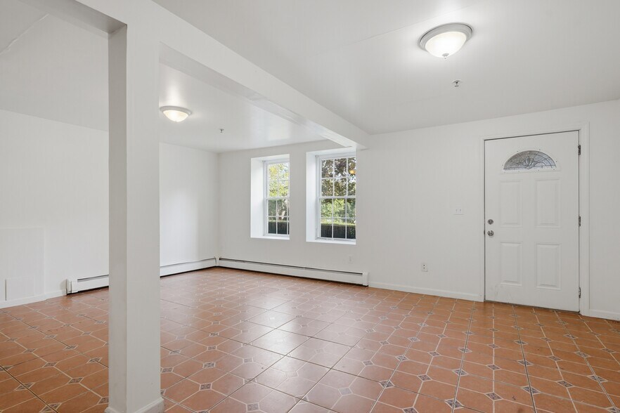 More Photos Of 10 Eastman Ter, Poughkeepsie Apartments For Sale