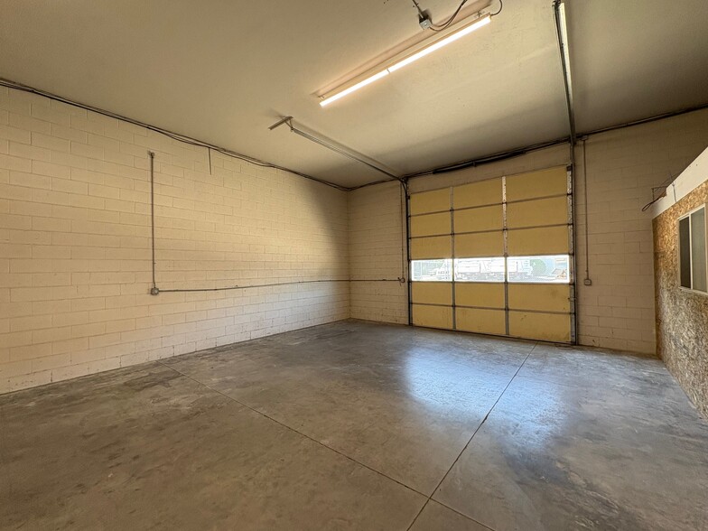 More Photos Of 218 E 50th St, Garden City Warehouse For Lease