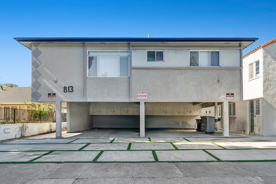 Primary Photo Of 813 Westmount Dr, West Hollywood Apartments For Sale