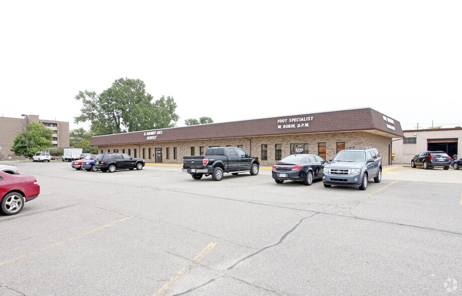Primary Photo Of 31040-31046 Utica Rd, Fraser Office Residential For Lease
