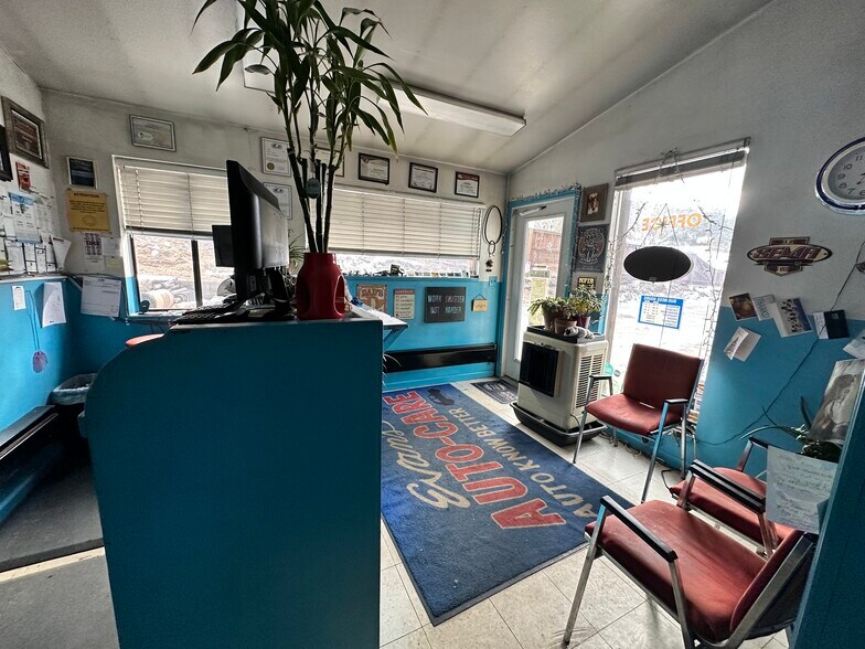 More Photos Of 3022 Evergreen Pky, Evergreen Freestanding For Sale