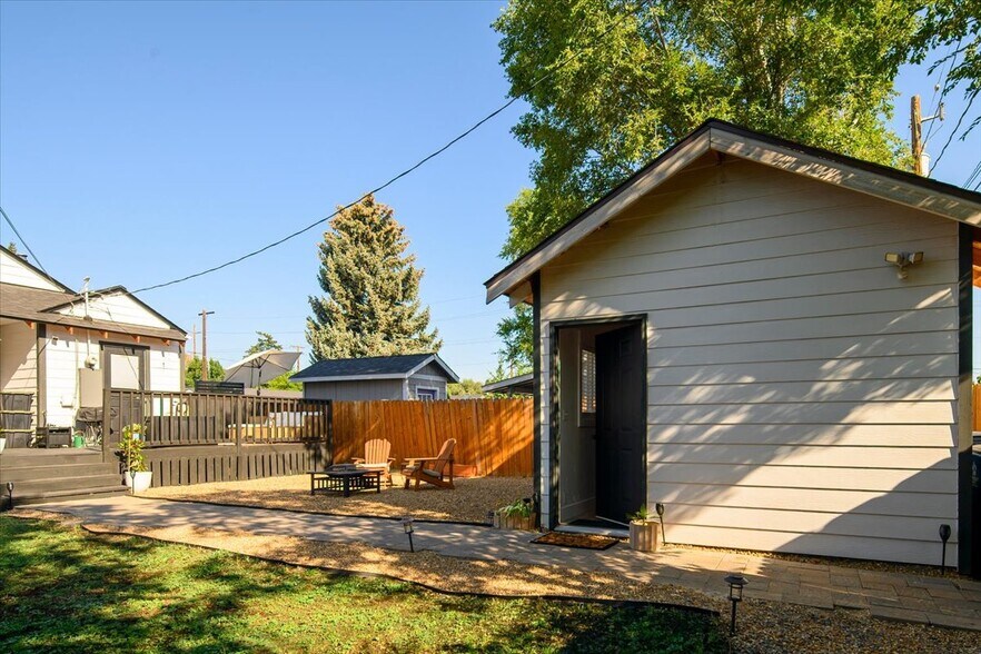 More Photos Of 736 SW 10th St, Redmond Office For Sale