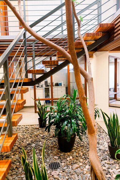 More Photos Of 535 N Highway 101, Solana Beach Office For Lease