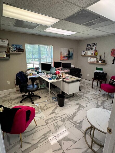 More Photos Of 533 Versailles Dr, Maitland Office For Lease
