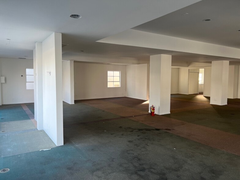 More Photos Of 853-857 N La Cienega Blvd, West Hollywood Restaurant For Lease