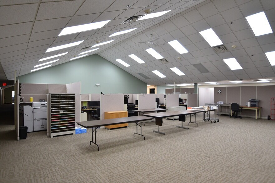 More Photos Of 1402 43rd St S, Fargo Office For Lease