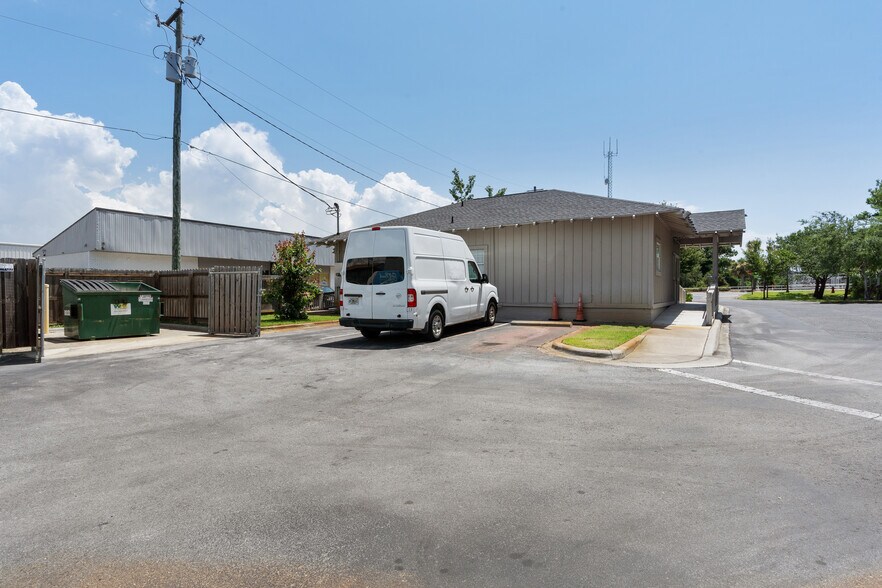 More Photos Of 209 Main St, Destin Storefront Retail Office For Sale