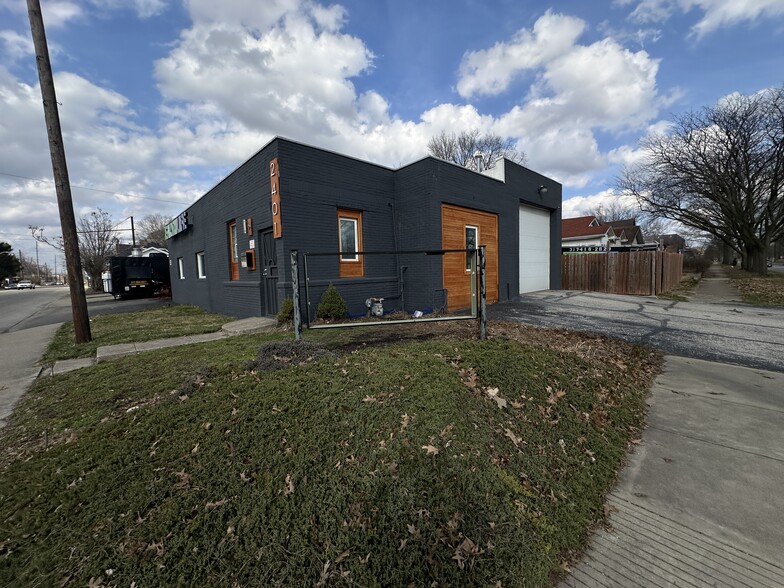 Primary Photo Of 2401 N Harding St, Indianapolis Auto Repair For Sale