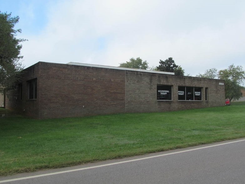 More Photos Of 8904 Cross Park Dr, Knoxville Medical For Lease