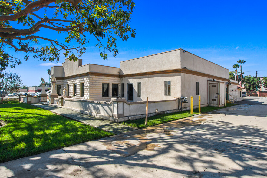 Primary Photo Of 13526 Central Ave, Chino Restaurant For Sale