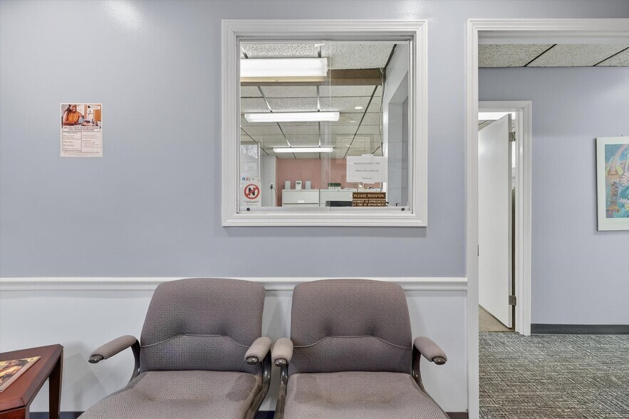 More Photos Of 2501 Plainfield Ave NE, Grand Rapids Medical For Lease