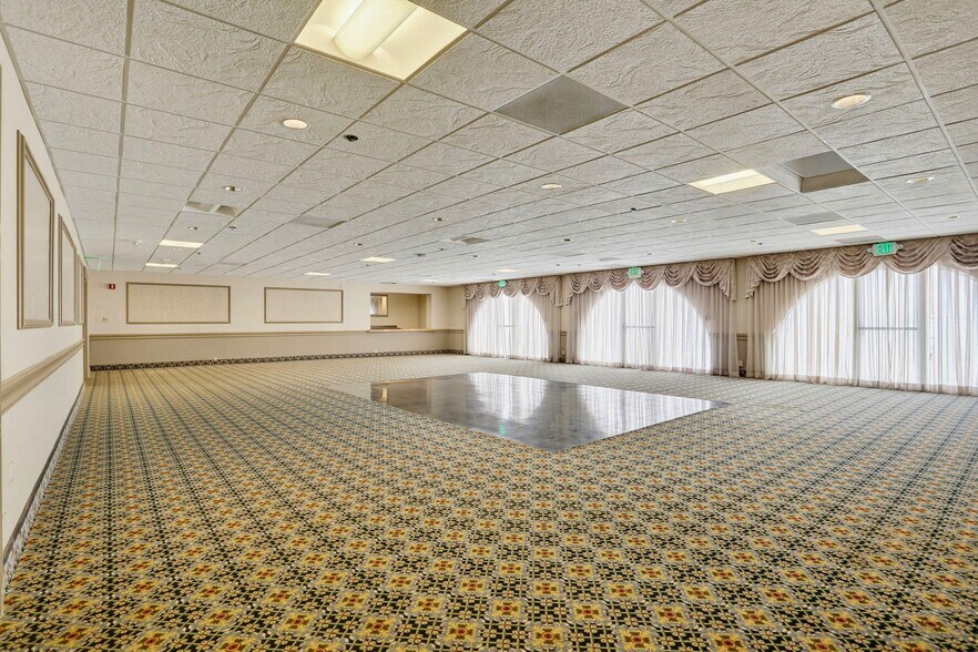 More Photos Of 505 Jermor Ln, Westminster Restaurant For Lease