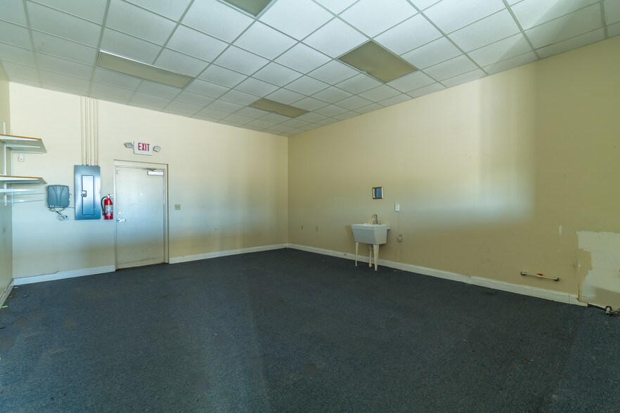 More Photos Of 4079 Augusta Hwy, Gilbert Storefront For Lease