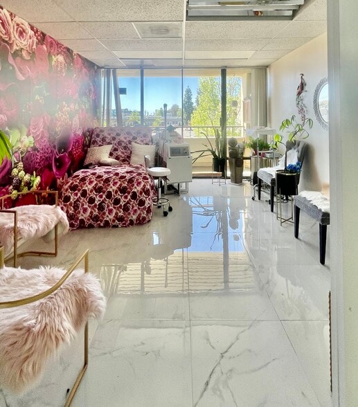 More Photos Of 8943-8951 Complex Dr, San Diego Office For Sale