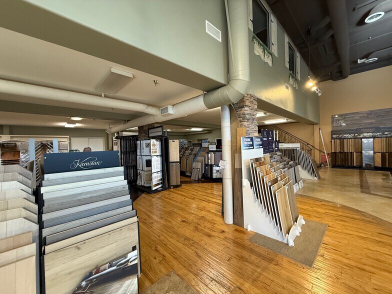 More Photos Of 28350 Roadside Dr, Agoura Hills Storefront For Sale