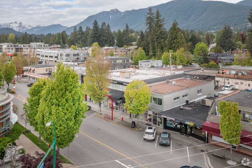 More Photos Of 3044 Edgemont Blvd, North Vancouver Storefront Retail Office For Lease