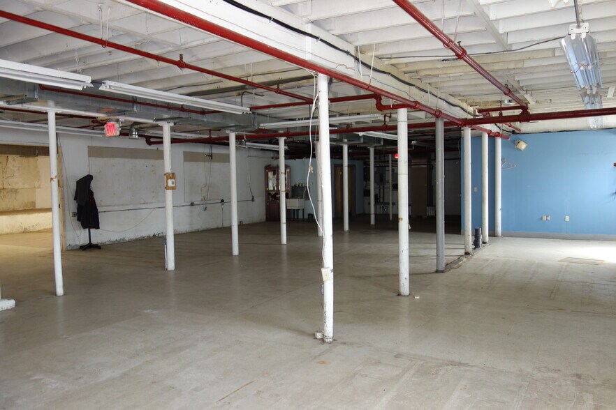 More Photos Of 25 Summer Ave, Waltham Manufacturing For Lease