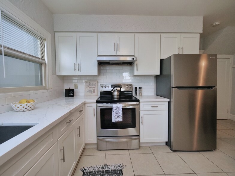 More Photos Of 1901-1903 H St, Sacramento Apartments For Sale