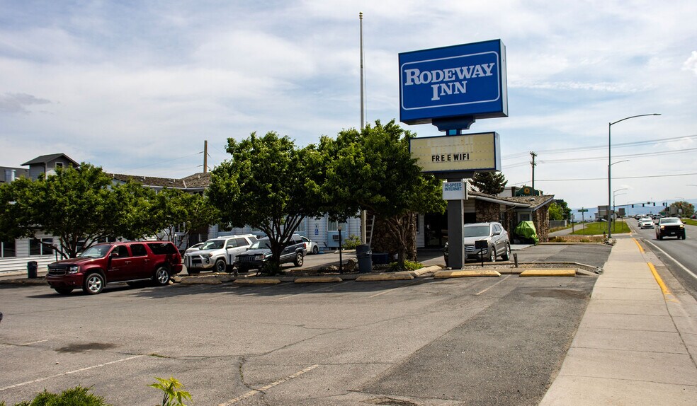 More Photos Of 2020 Prospect Ave, Helena Hotel For Sale