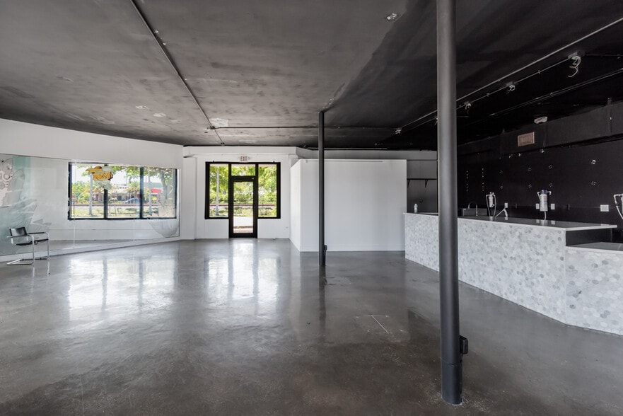 More Photos Of 900 N Flagler Dr, Fort Lauderdale General Retail For Lease