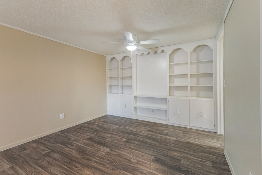 More Photos Of 1529 NE 39th Ave, Ocala Apartments For Sale