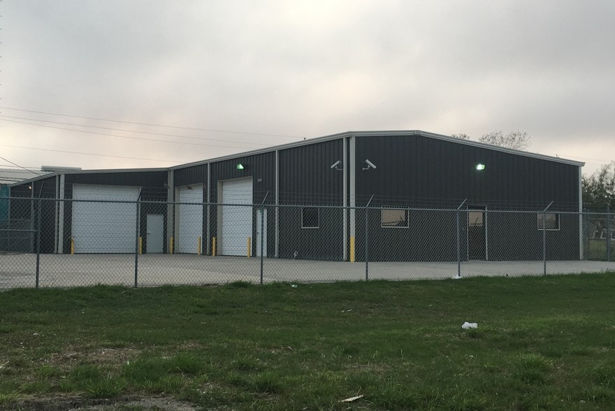 More Photos Of 6717 Kram St, Corpus Christi Warehouse For Lease