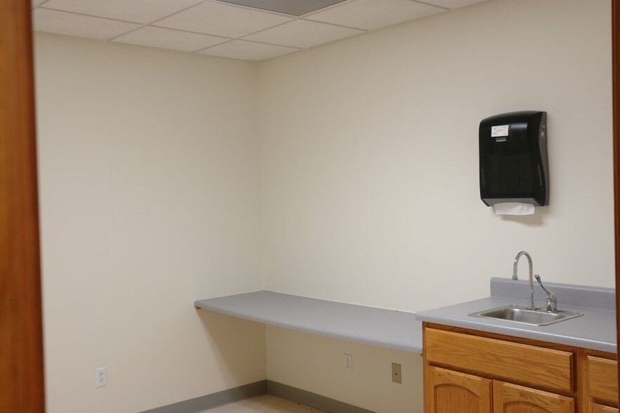 More Photos Of 103 Church St, O'Fallon Medical For Lease