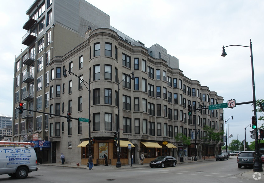More Photos Of 301-315 S Halsted St, Chicago Apartments For Lease