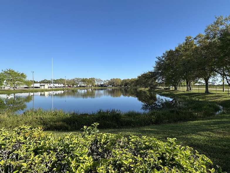 More Photos Of 625 66th Ave SW, Vero Beach Manufacturing For Sale