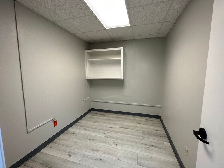 More Photos Of 1401 Applewood Dr, Dalton Medical For Lease