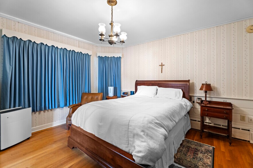 More Photos Of 32 E Main St, Mystic Office For Sale