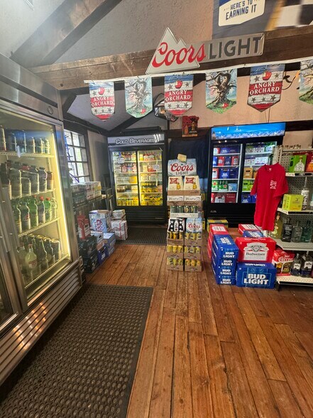 More Photos Of 166 S Riverside Ave, Pequabuck Freestanding For Sale