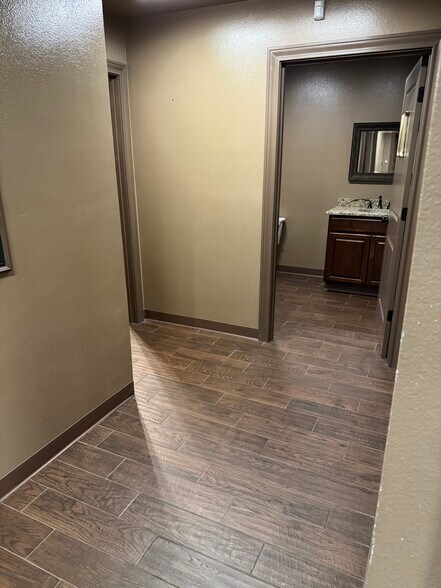 More Photos Of 2301 Oak St, Abilene Unknown For Lease