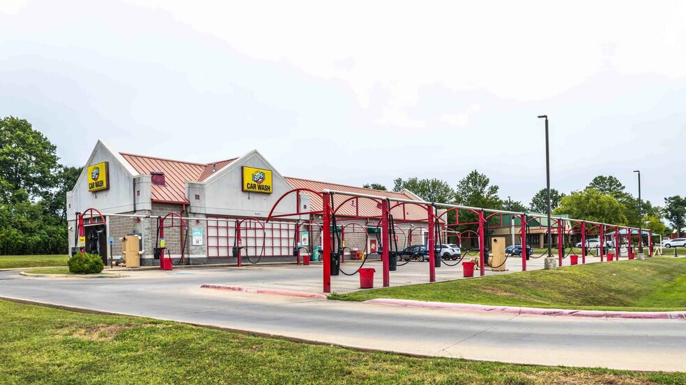 Primary Photo Of 2851 W Walnut St, Rogers Carwash For Sale