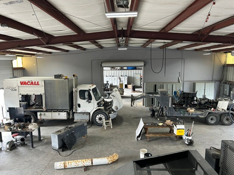 More Photos Of 1420 Chamber Dr, Bartow Industrial For Sale