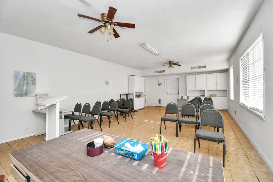 More Photos Of 2728 Kentucky St, Baytown Religious Facility For Sale