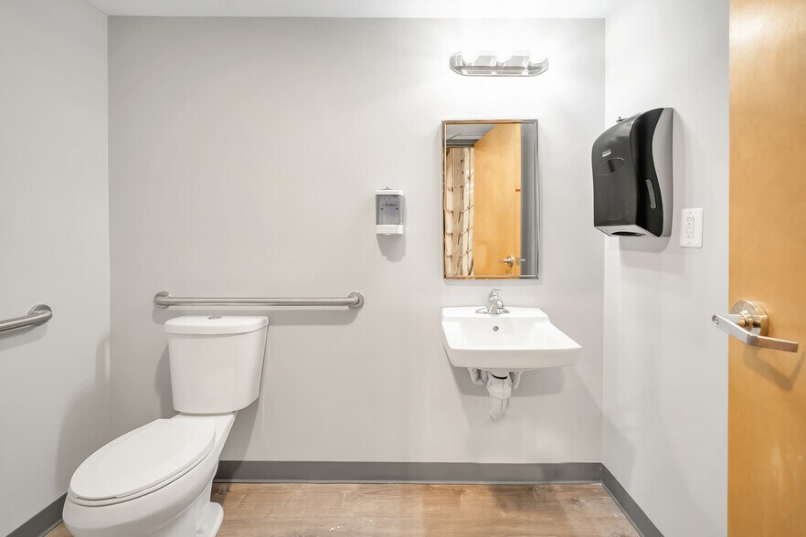 More Photos Of 2168 Bennett Rd, Philadelphia Warehouse For Lease