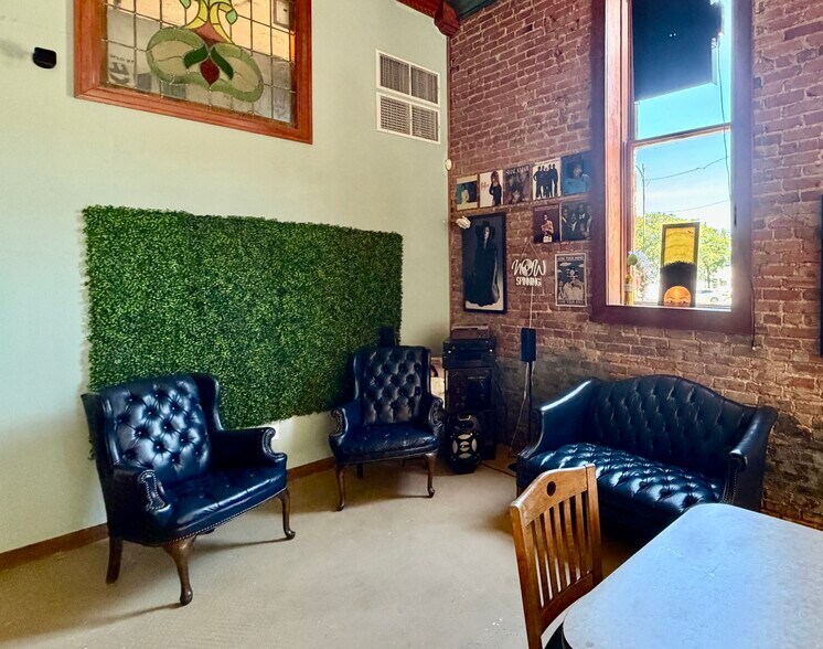 More Photos Of 100 S Main St, Yazoo City Flex For Sale