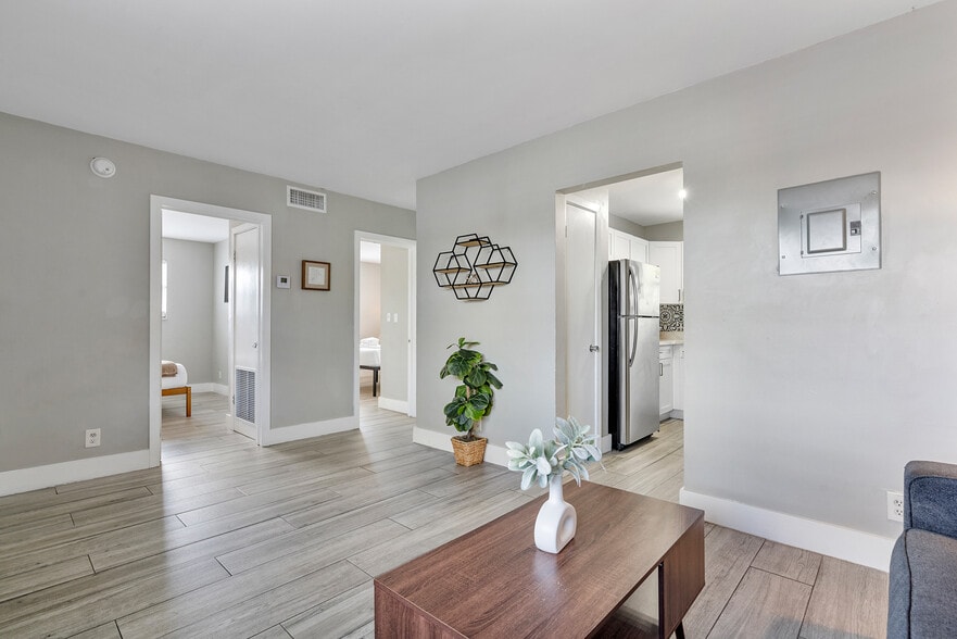 More Photos Of 50 SE 12th St, Fort Lauderdale Apartments For Sale